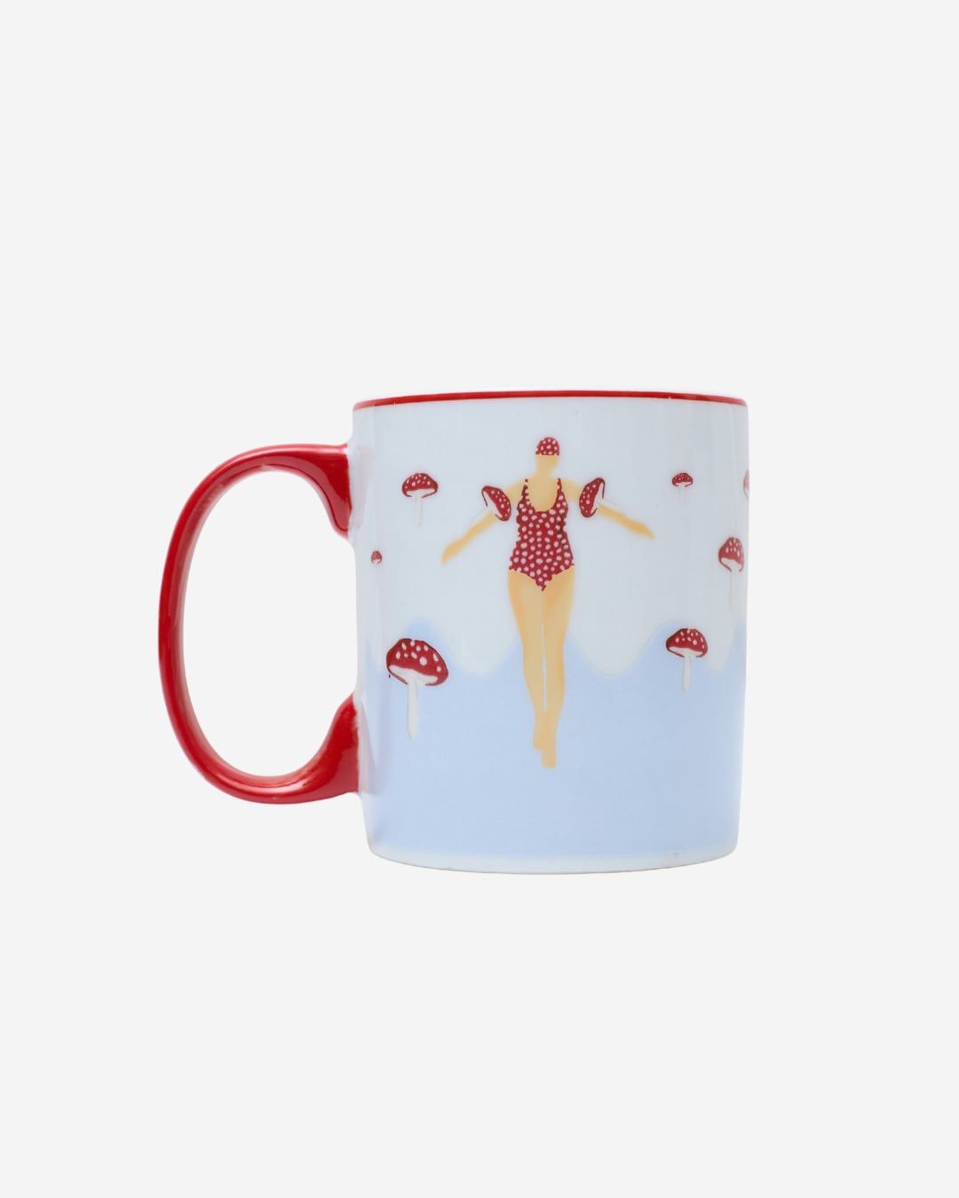 Caneca azul-clara com alça vermelha, pintada com uma nadadora de maiô e cogumelos vermelhos.